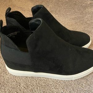 Soda Women’s Slip-on black sneakers NEVER WORN